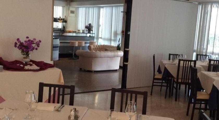 Hotel Riviera Nuova Gestione Cattolica Buitenkant foto