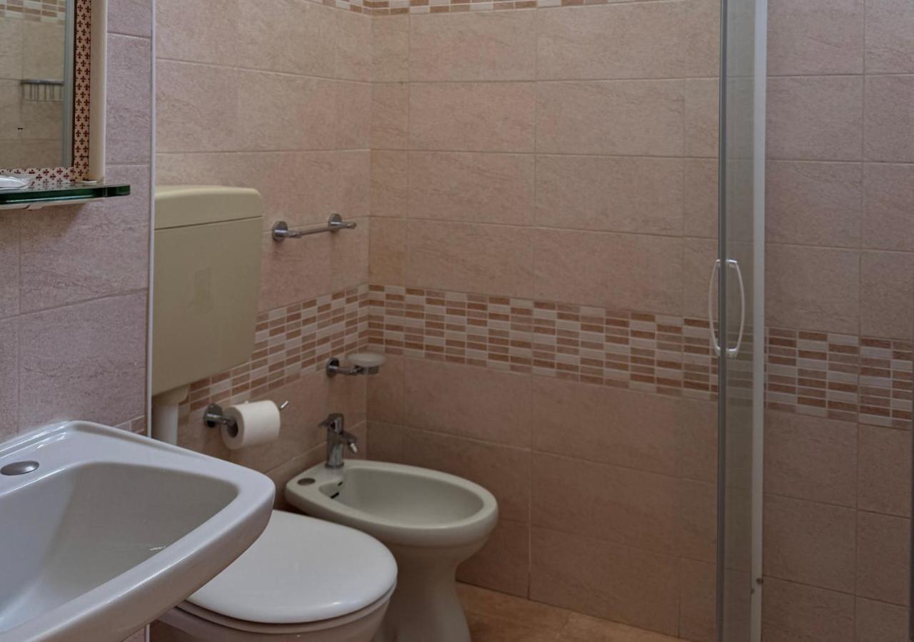 Hotel Riviera Nuova Gestione Cattolica Buitenkant foto