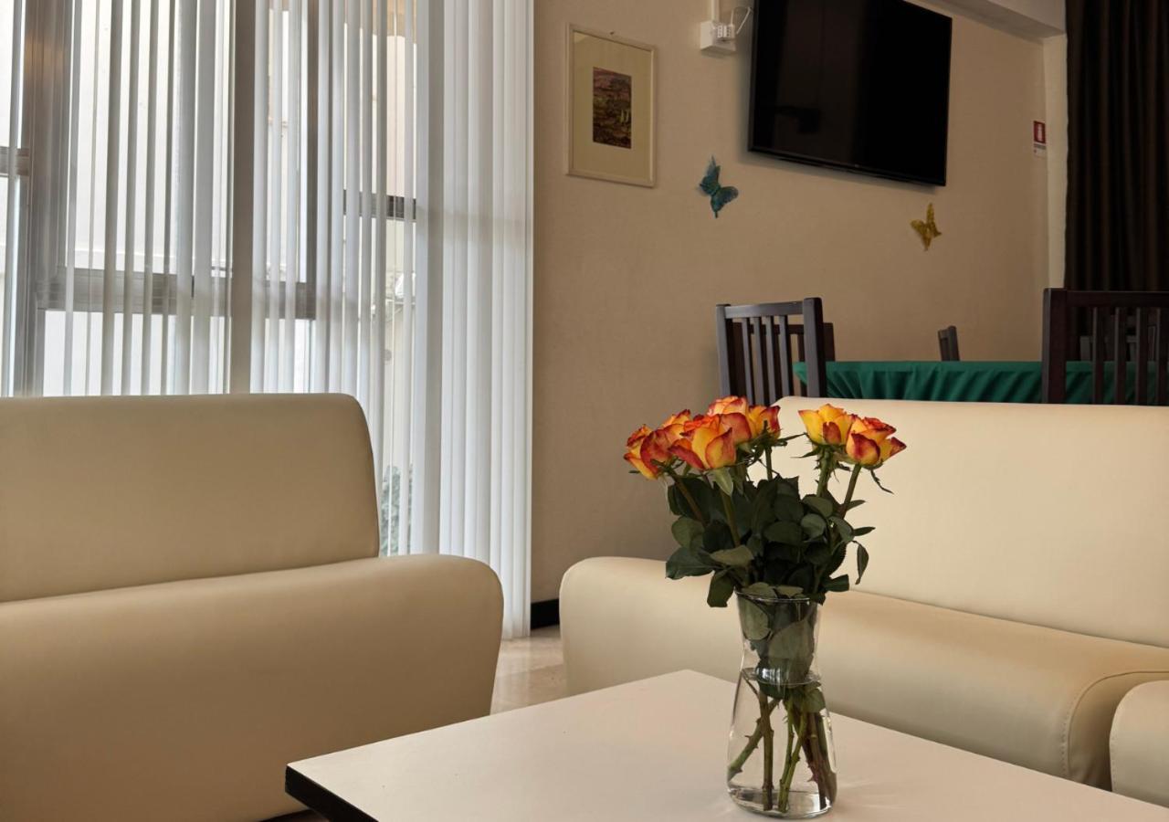 Hotel Riviera Nuova Gestione Cattolica Buitenkant foto
